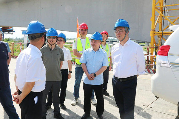 德陽市副市長卿偉一行赴成德線土建5工區(qū)項目調研指導工作