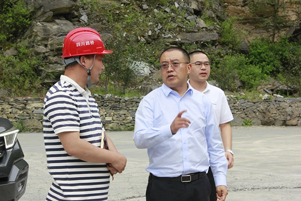 四川路橋黨委副書記、副董事長(zhǎng)、總經(jīng)理羊勇赴川汶高速TJ7項(xiàng)目檢查指導(dǎo)工作