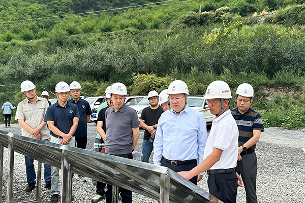 蜀道集團(tuán)黨委副書記、董事、副總經(jīng)理丁應(yīng)虎赴川汶高速TJ7項(xiàng)目檢查指導(dǎo)工作