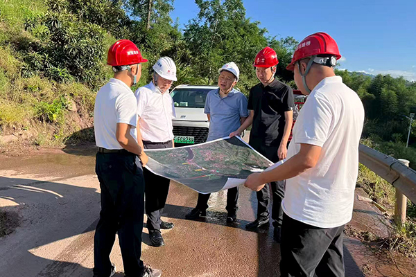 川交公司黨委書記、董事長(zhǎng)杜江林赴新宜TJ2標(biāo)項(xiàng)目檢查指導(dǎo)工作